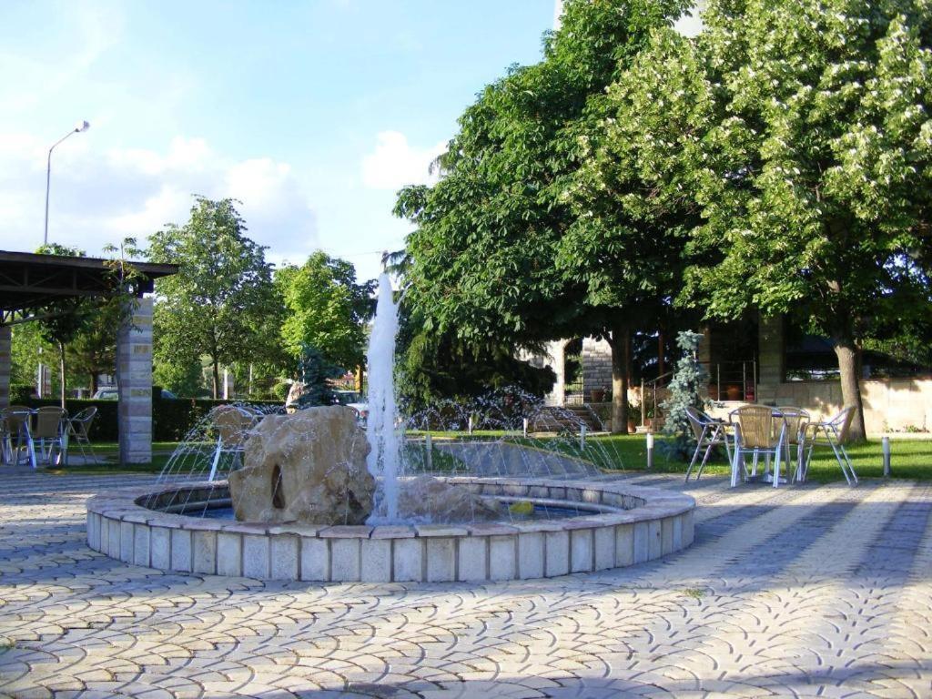 Hotel George Korce Luaran gambar